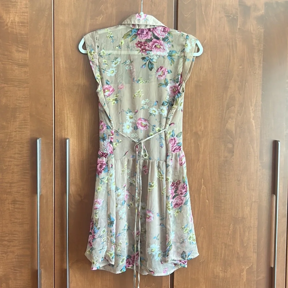 AMERICAN RAG chiffon over-lay dress.  Size S.  Pretty neutral beige with florals - Picture 6 of 8